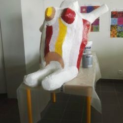 La Nana r�alis�e par des �l�ves selon la Nana de Niki Saint Phalle